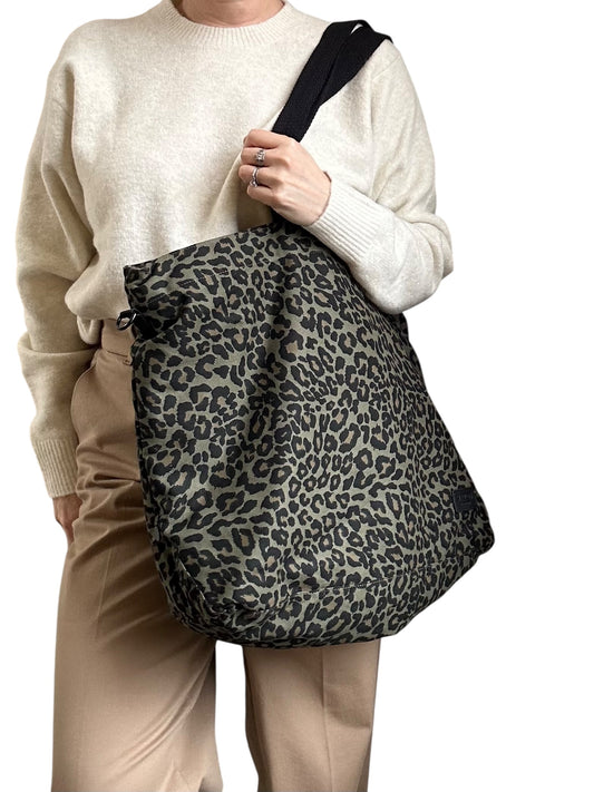 Large Weekend tote bag - green leopard print
