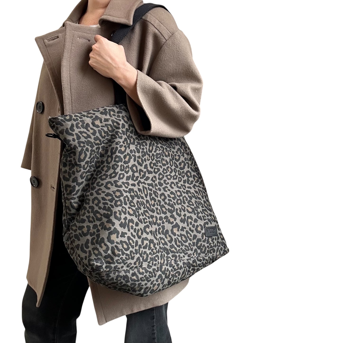 Large Weekend tote bag - grey Leopard print